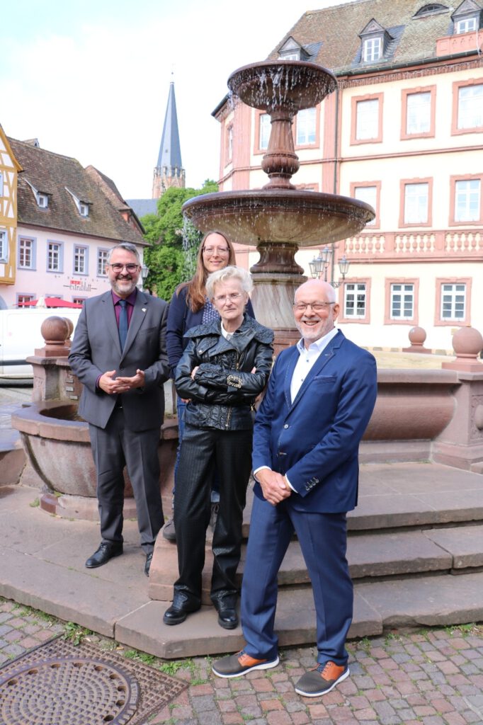 Oberbürgermeister Marc Weigel, Julia Hauptmann , Lilo Metz, Roland Kronauer Mieterschutzverein Neustadt